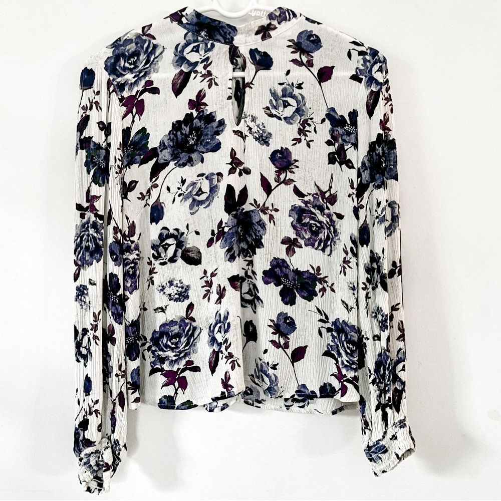 ASTR The Label Keyhole Mock Neck Tie Floral Long Sleeve Top Size Small